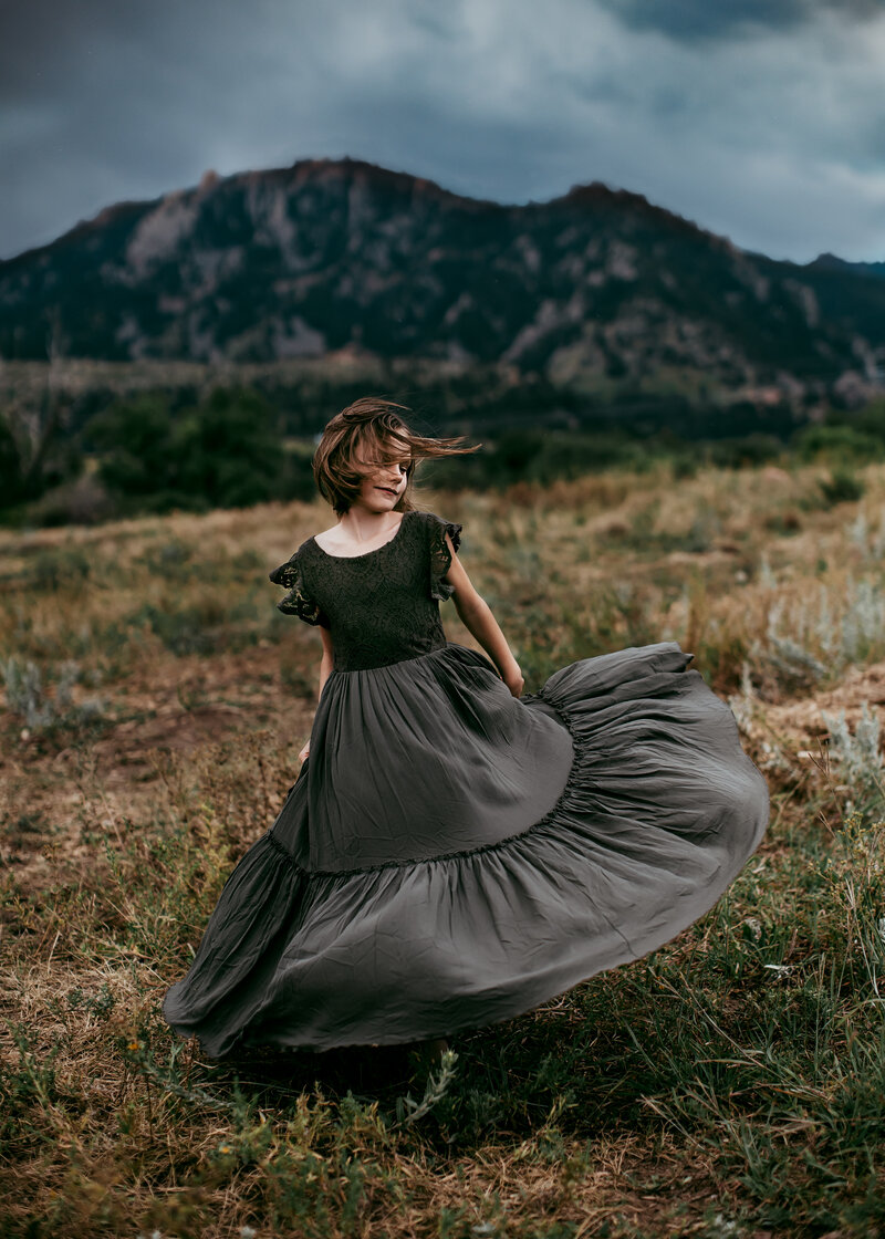 Outdoor family photoshoot in Boulder Colorado at sunset