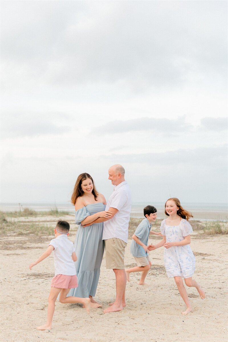 Lamp-and-light-photography-shellhaas-family-session-fish-haul-beach-park-hilton-head-bluffton-beaufort-savannah-12