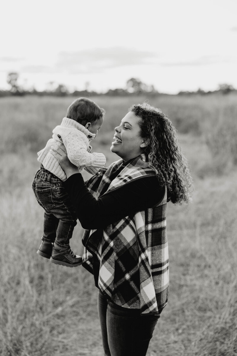 Maternity Session at Canyon Lake Overlook Park in Texas