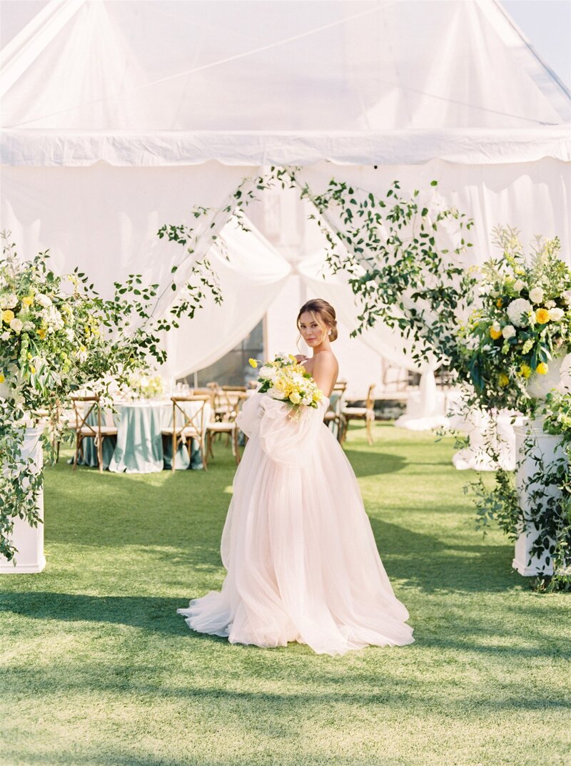 Bride and Groom Portraits at Dallas Arboretum | Best Dallas Wedding Florist - Vella Nest Florals