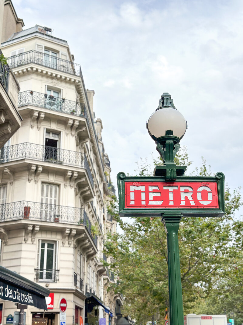 Paris metro sign 