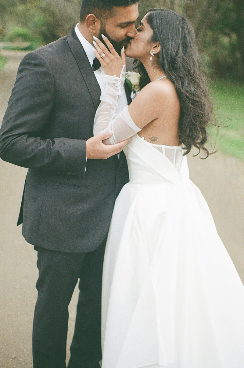 WaihekeWeddingPhotographer_PiaBacino_PiaPhoto_luxurydestinationweddingphotographer_filmweddingphotographer_FilmweddingPhotographer_Pia148