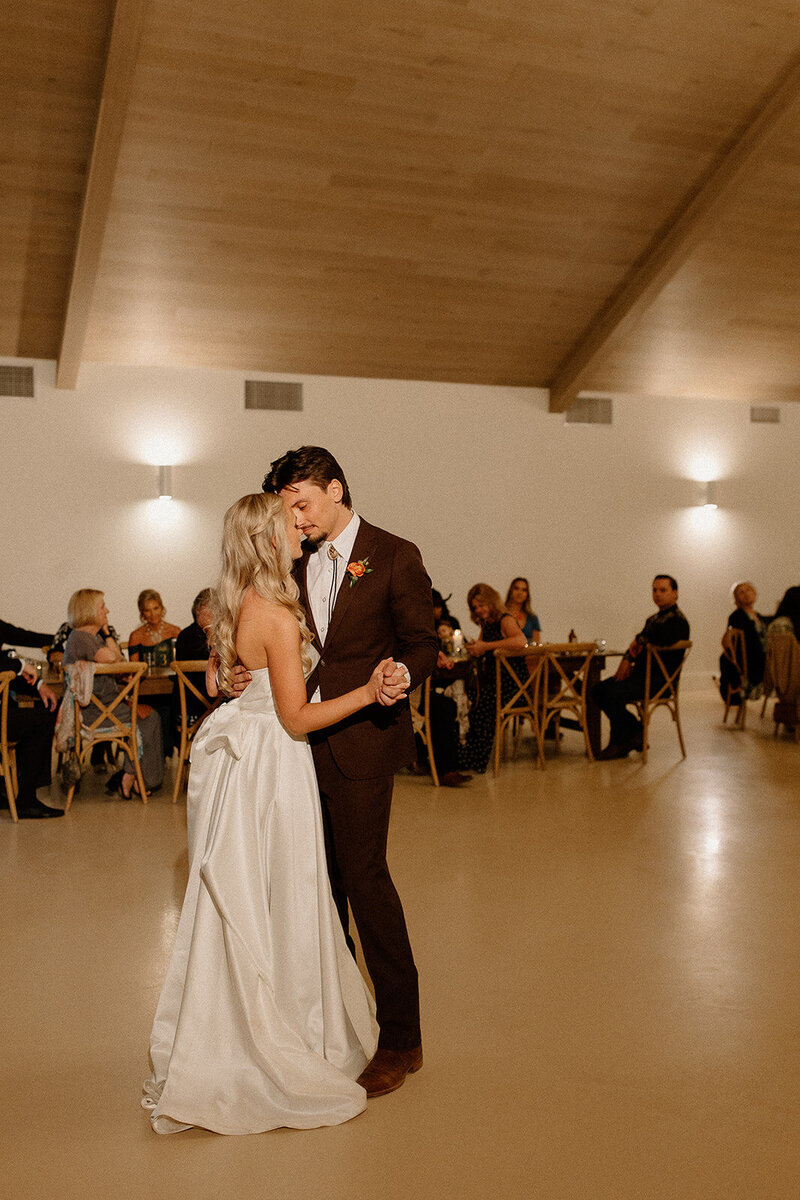 jami-oliver-wedding-preview-taylorraephotofilm-189