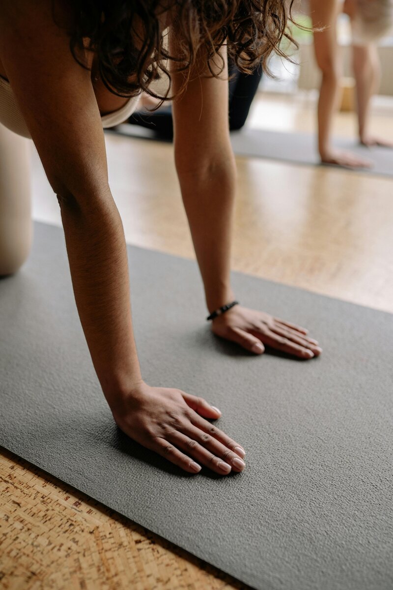 Pilates, Ernährungstraining und zyklusorientiertes Training in den Bezirken Mödling und Baden für ganzheitliches Wohlbefinden – sowie Fit im Büro: Dein Team-Training für mehr Gesundheit am Arbeitsplatz.