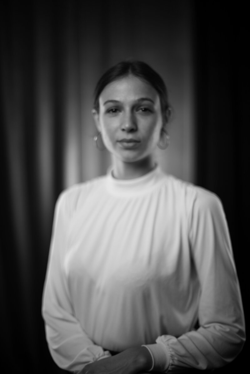 portrait-femme-studio-noir-blanc-7