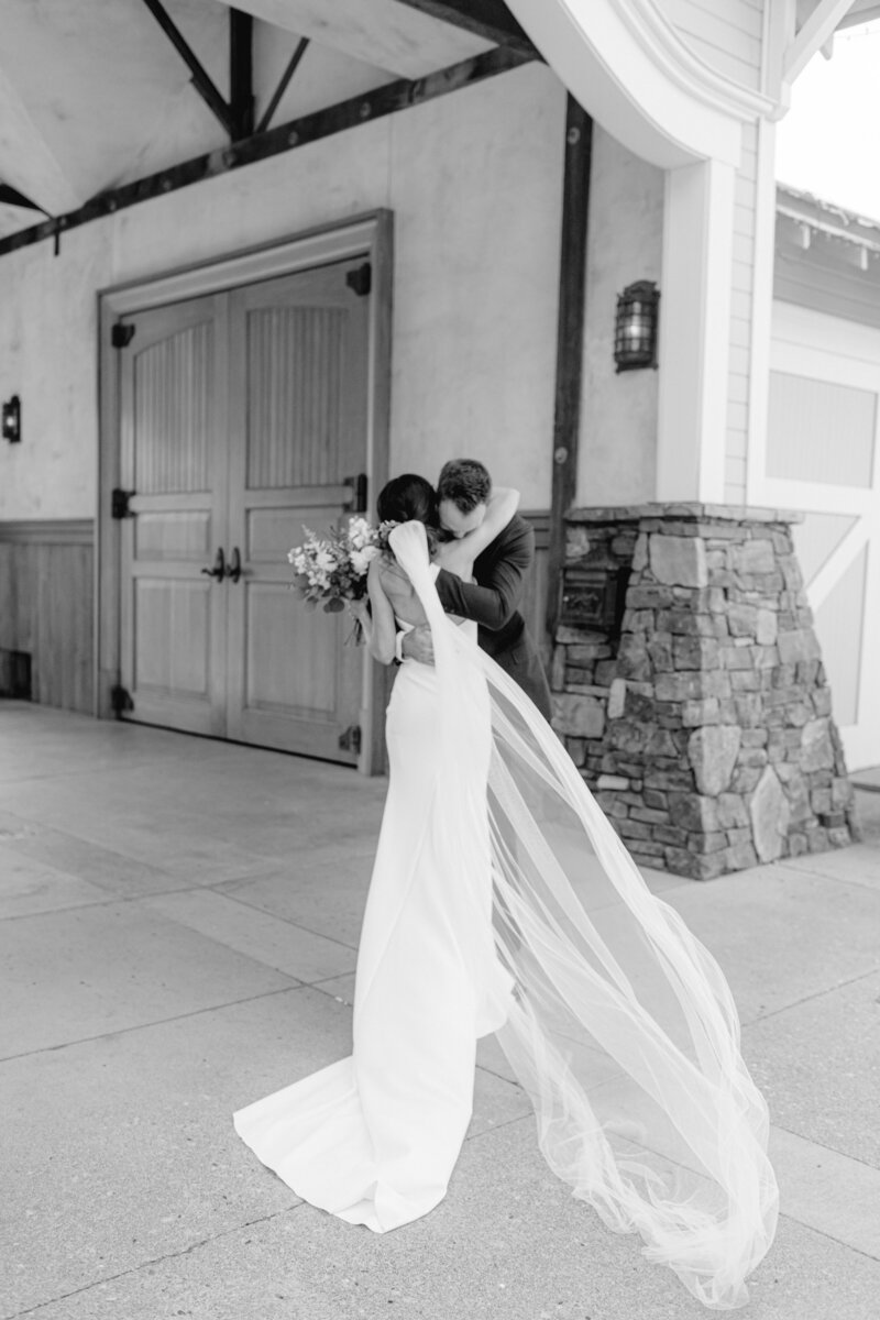 a couple first look at Abeja Winery wedding