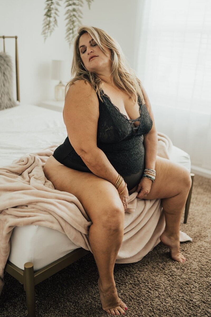 plus size boudoir photography