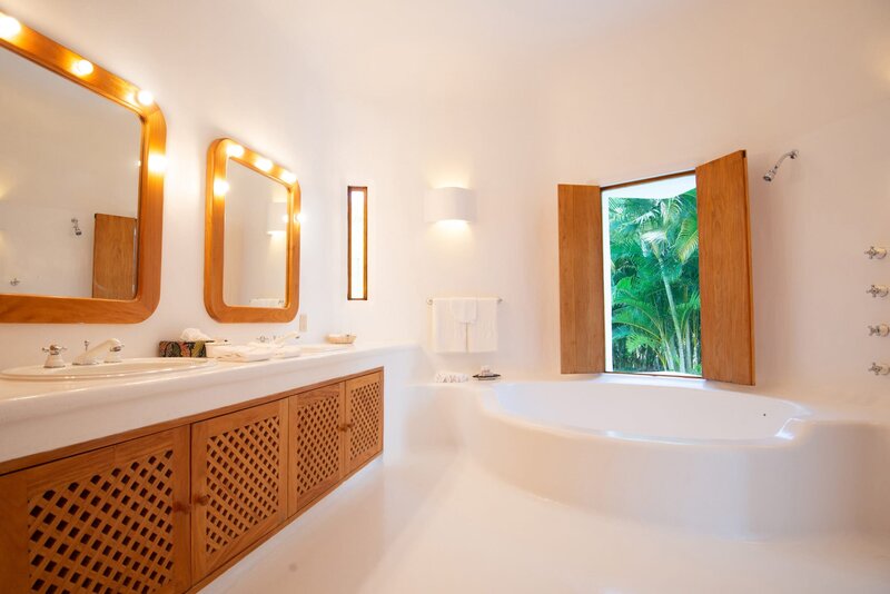 04-3-4-Sol-de-Oriente-Luxury-Villa-Careyes-Mexico-Bathroom-5800