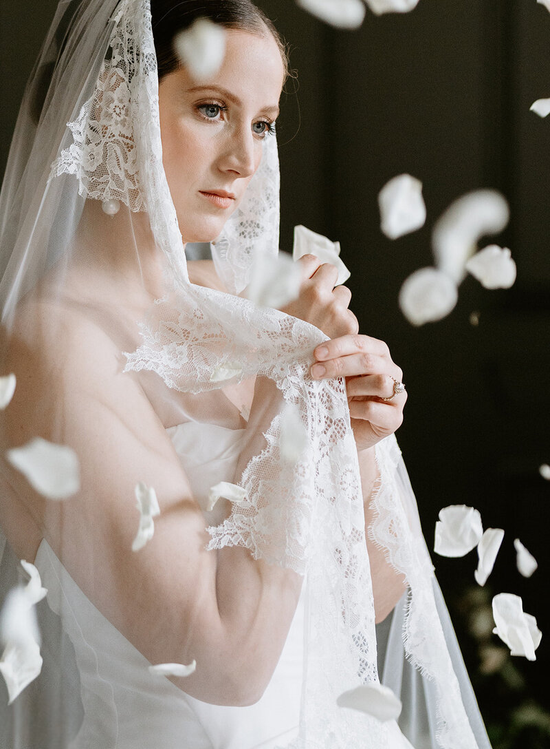 Danielle-Aisling_Lord_Elgin_Hotel_Bridal_Editorial_5-33