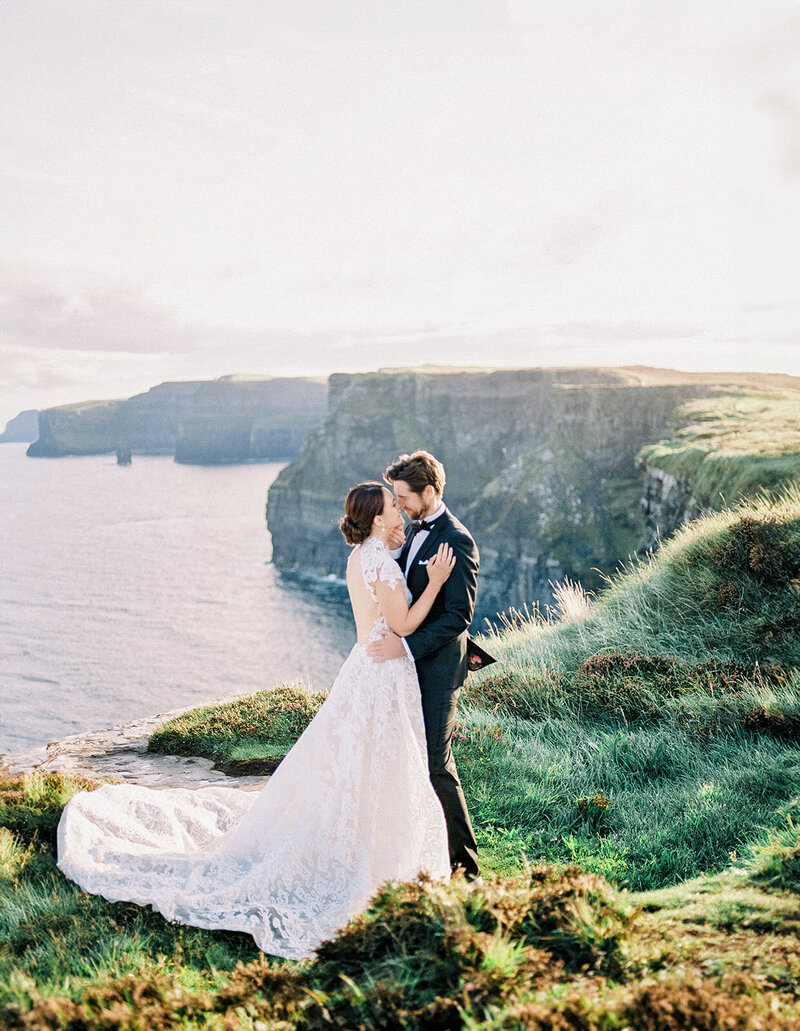 Romantic Cliffside Wedding Photoshoot at the Cliffs of Moher