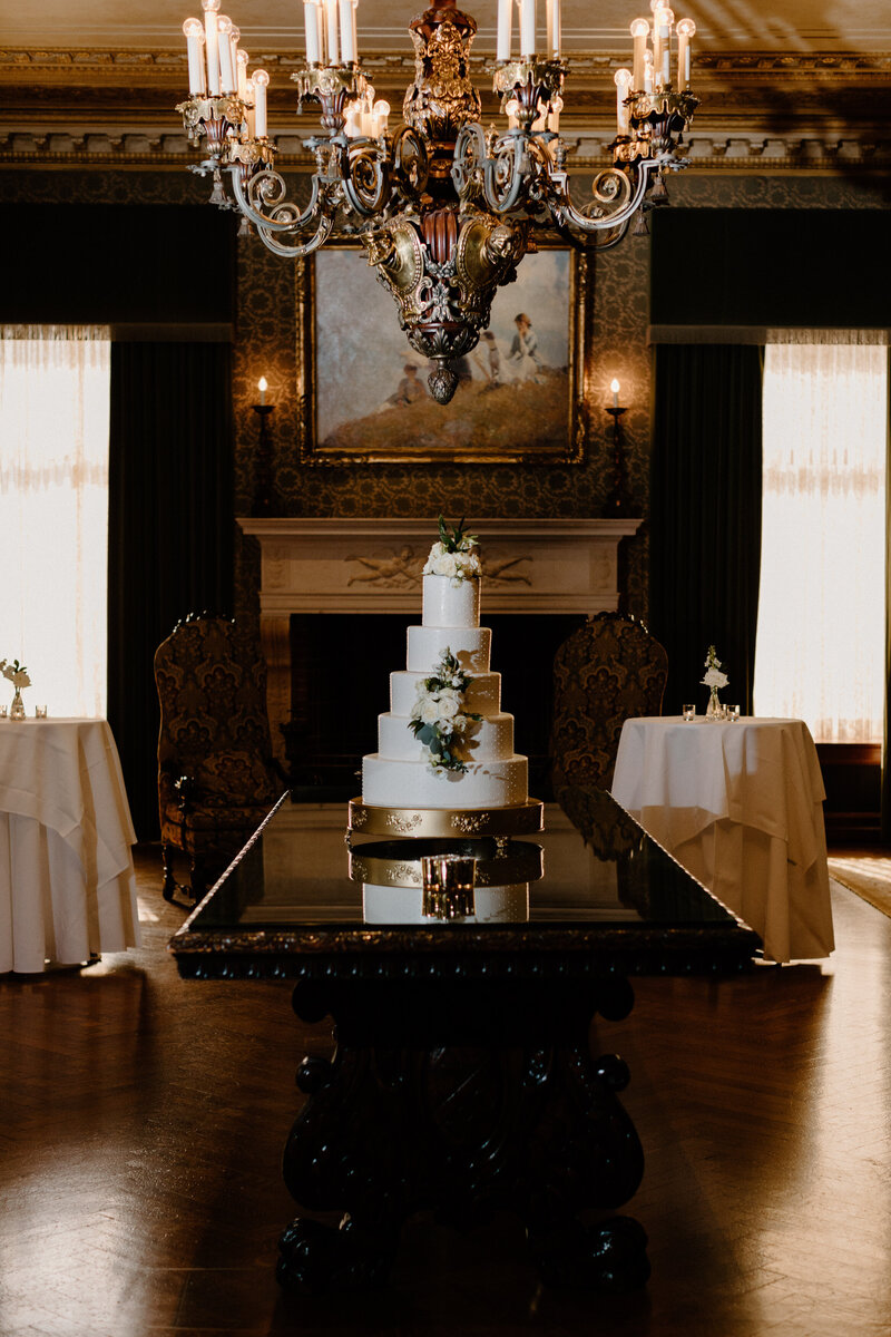 A 5 tiered wedding cake on a table 