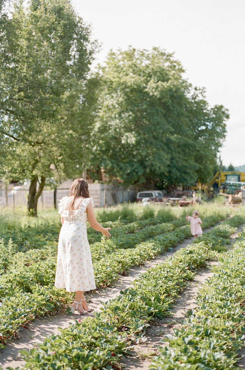 Hutchins Family - Strawberry Fields - Kerry Jeanne Photography (97 of 100)