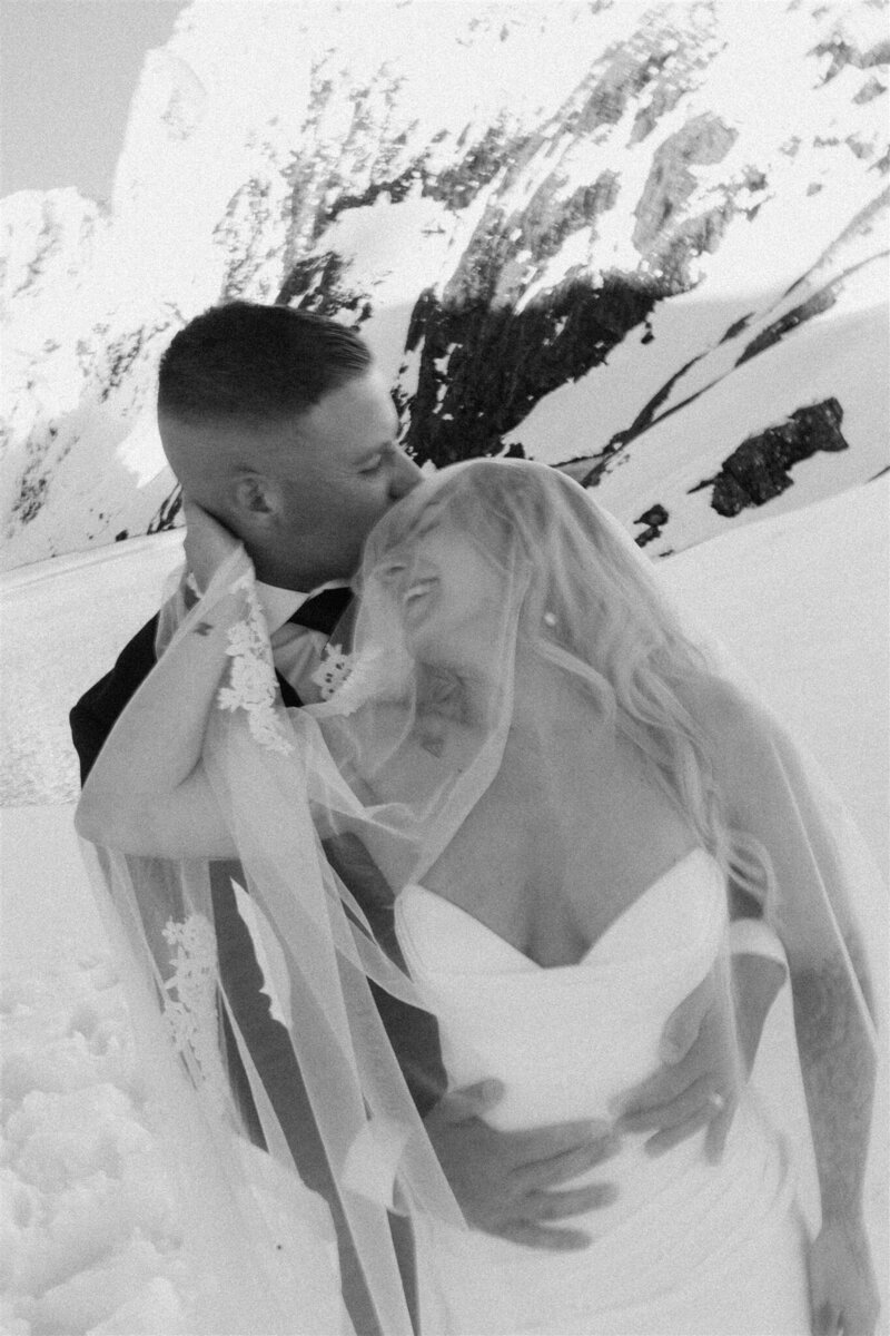 Lake_erksine_elopement_couple2