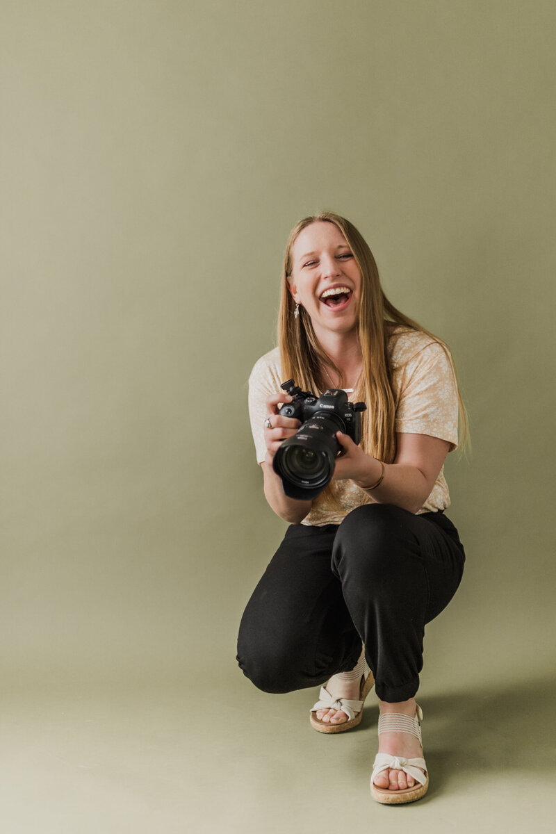 Utah Wedding Photographer Robin Kunzler smiles for a self portrait branding photo