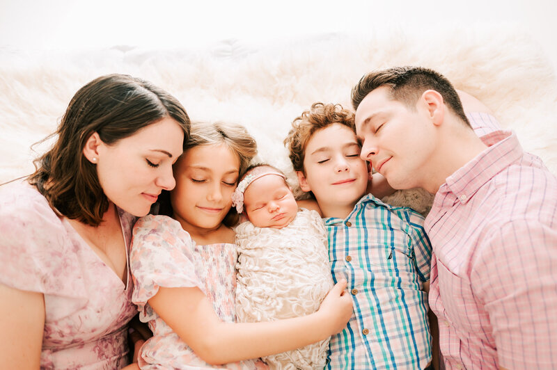 Springfield Mo newborn photography of family laying down cuddling newborn baby