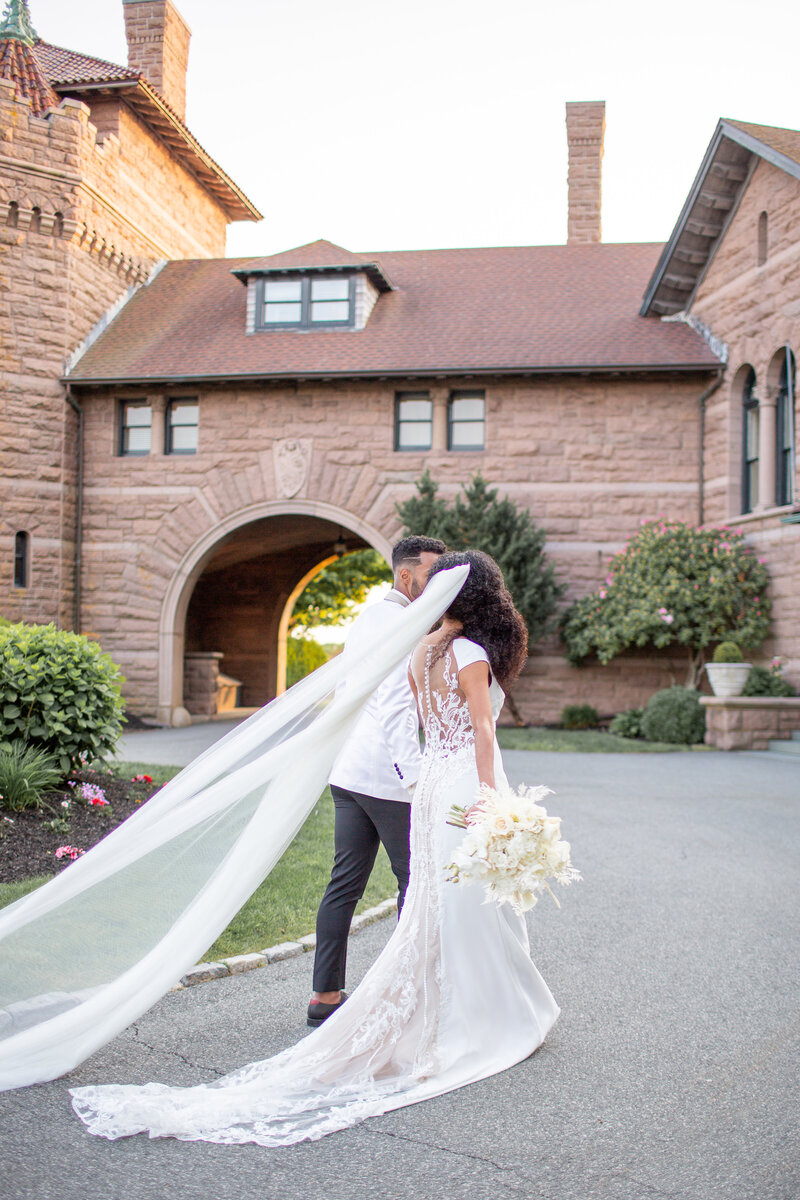 OceanCliffNewport_bleachedfloralweddingstyledshoot_CharityHopePhotography-321