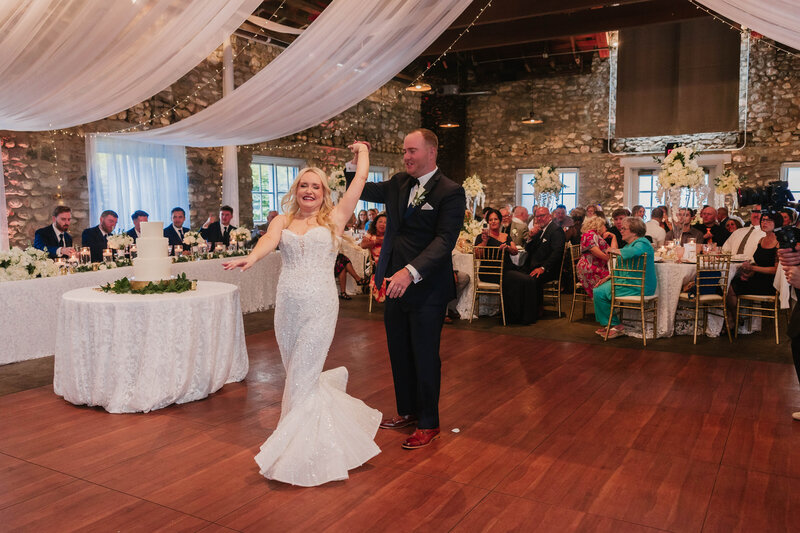 69-A&J - Wedding - Castle Farms - Michigan Wedding Photographer