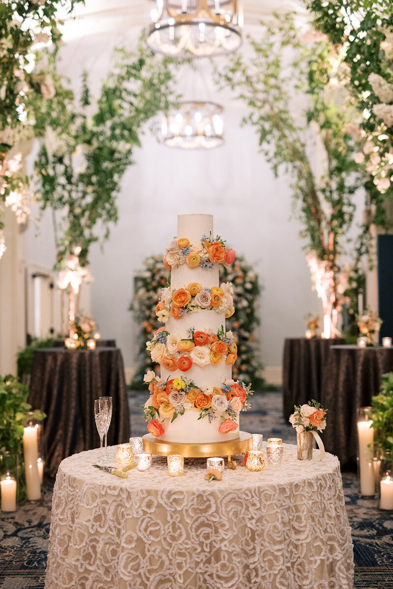 Jenna and Dylan's luxury wedding cake design at the NOPSI hotel in New Orleans