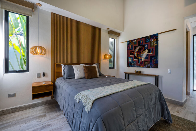 Luxury Queen suites - Queen bed private bathroom - deck -- Synergy (43)