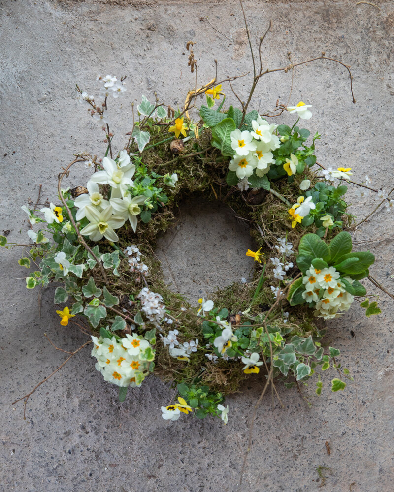 Living spring wreath