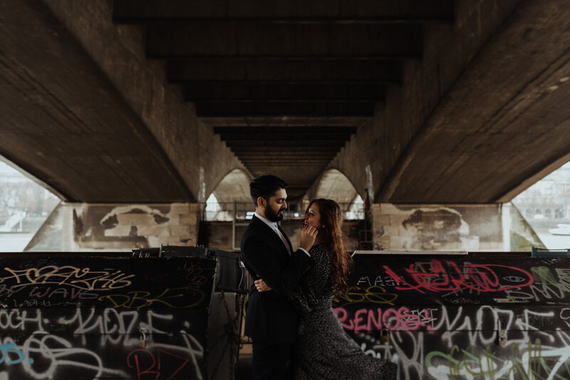 engagement shoot  under a bridge at southbank