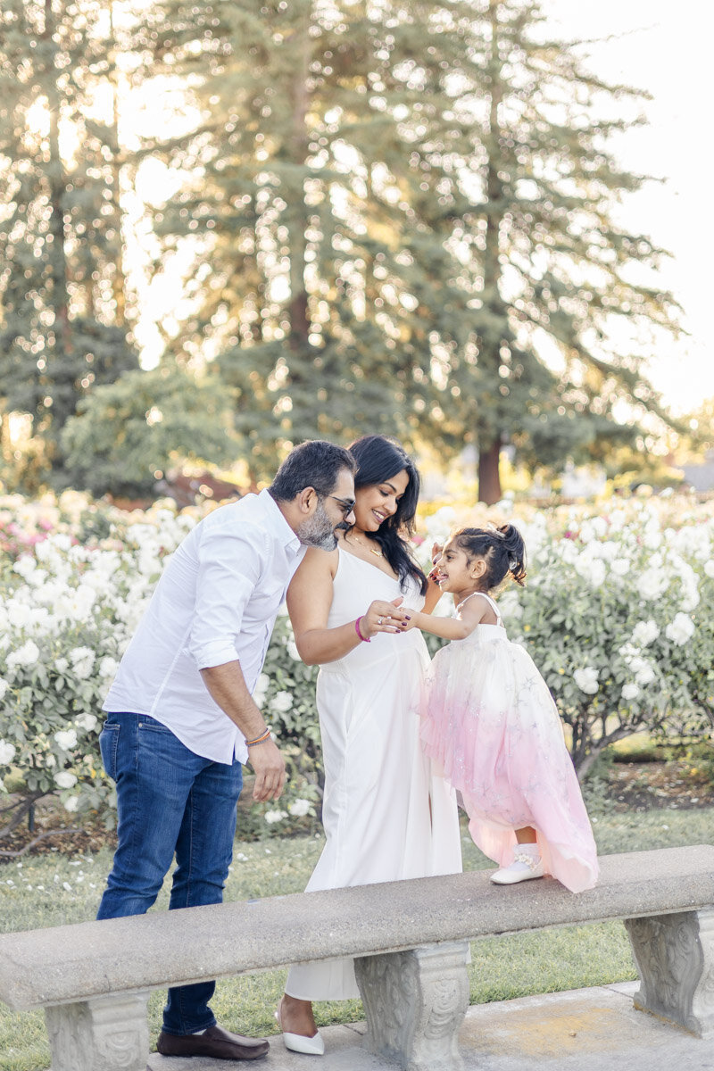 family-sweet-photo-rose-garden-golden-hour