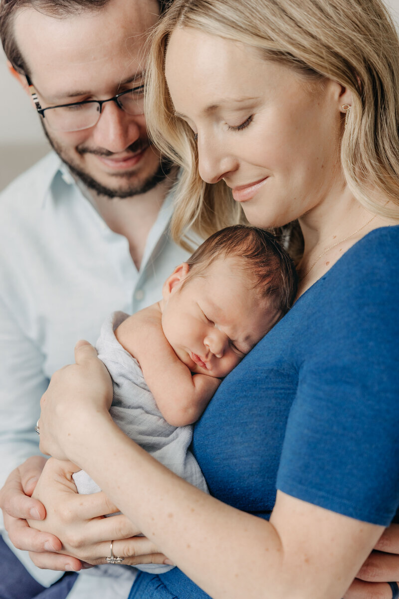 Natural newborn photography for busy parents in Los Angeles.