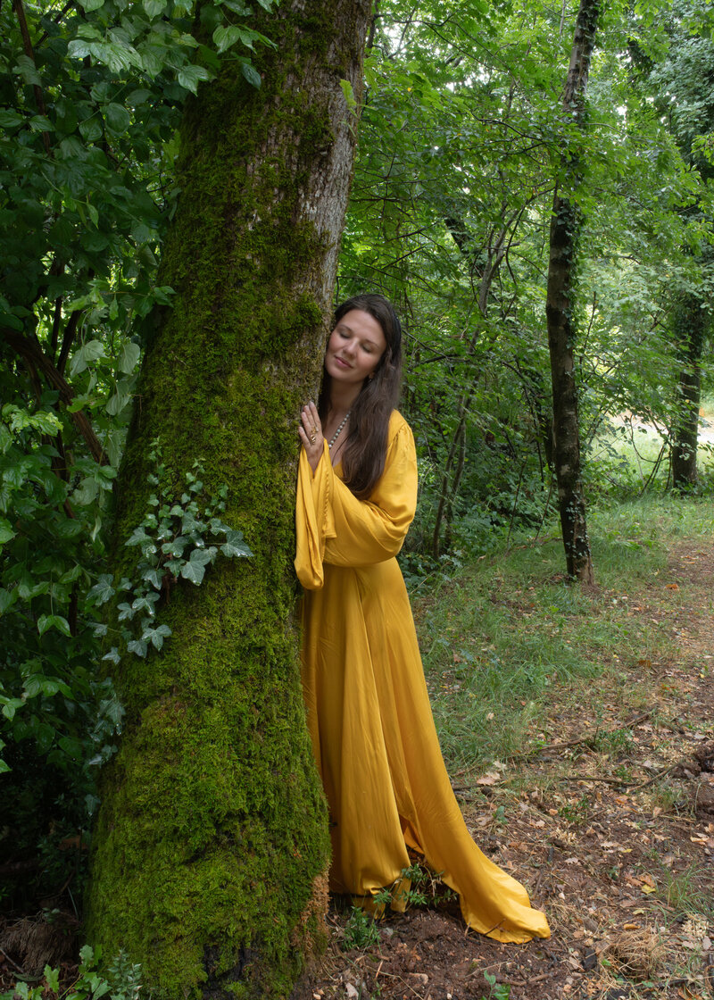 Feminine Energy - Feminine Healing  Self-Love Coach Tosca Empowerment Embodiment Yoga Retreats Spain Feminine Energy Free Guide