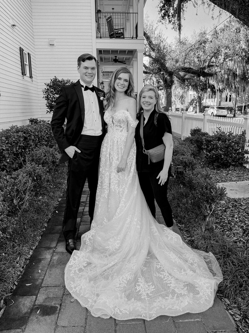 margaretelizabethphoto with bride and groom