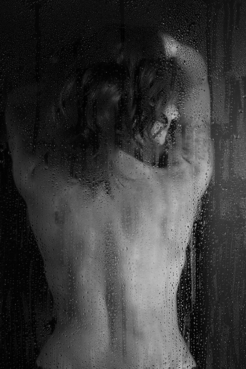 black and white boudoir shower image