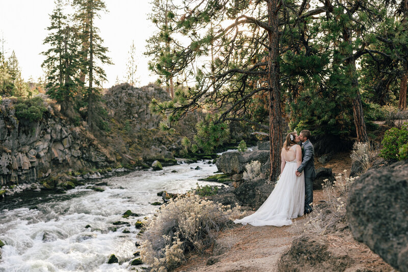 Dillon-Falls-Bend-Oregon-fall-elopement-1
