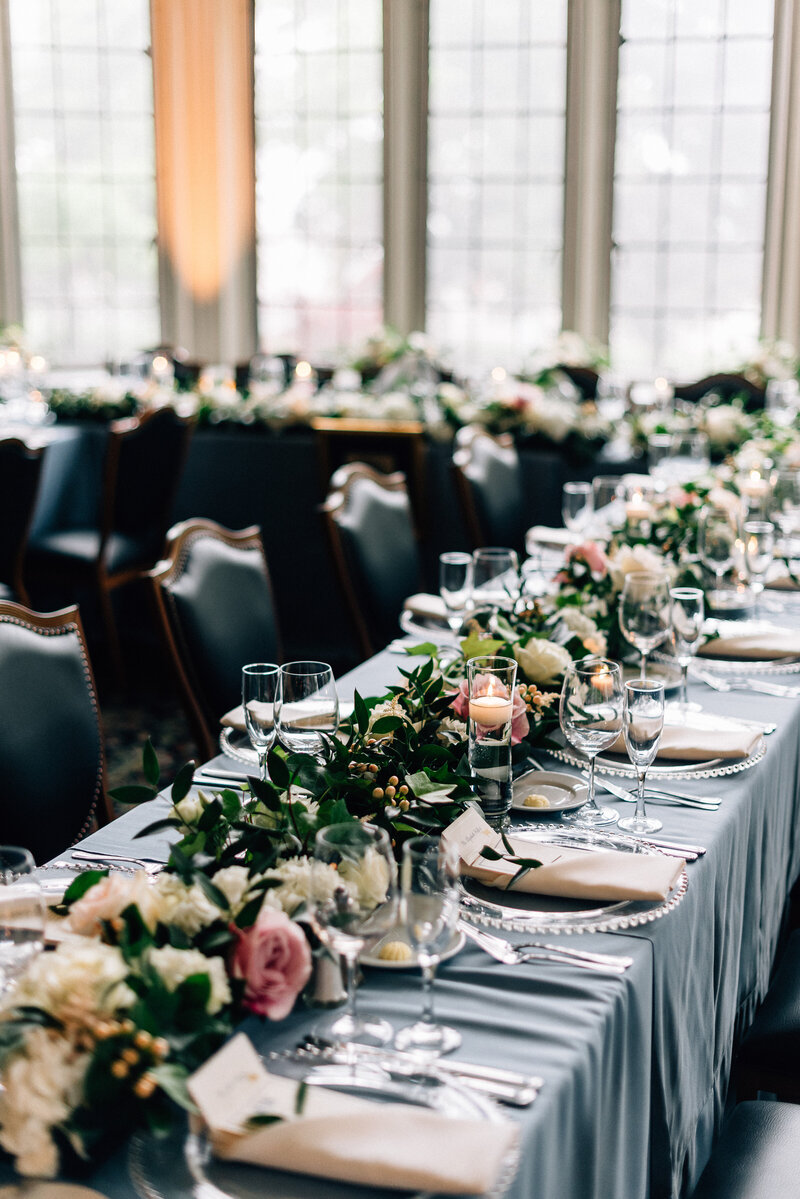 wedding-reception-michigan-shores-club-canterbury-room-head-table