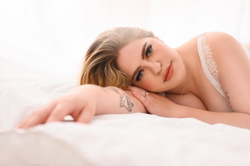 Indulge in luxury boudoir and fashion photography with Leslie Q Photography. Capture elegant, intimate portraits that celebrate your unique beauty and style. Serving Northern Indiana and Southwest Michigan.