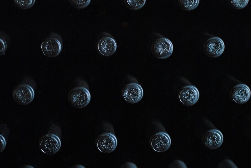 Wine filtration system preserving clarity and structure