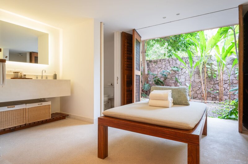 04-3-2-Careyes-Mexico-Properties-El-Careyes-Club-and-Residences-14-3BD-Private-Bathroom-7294