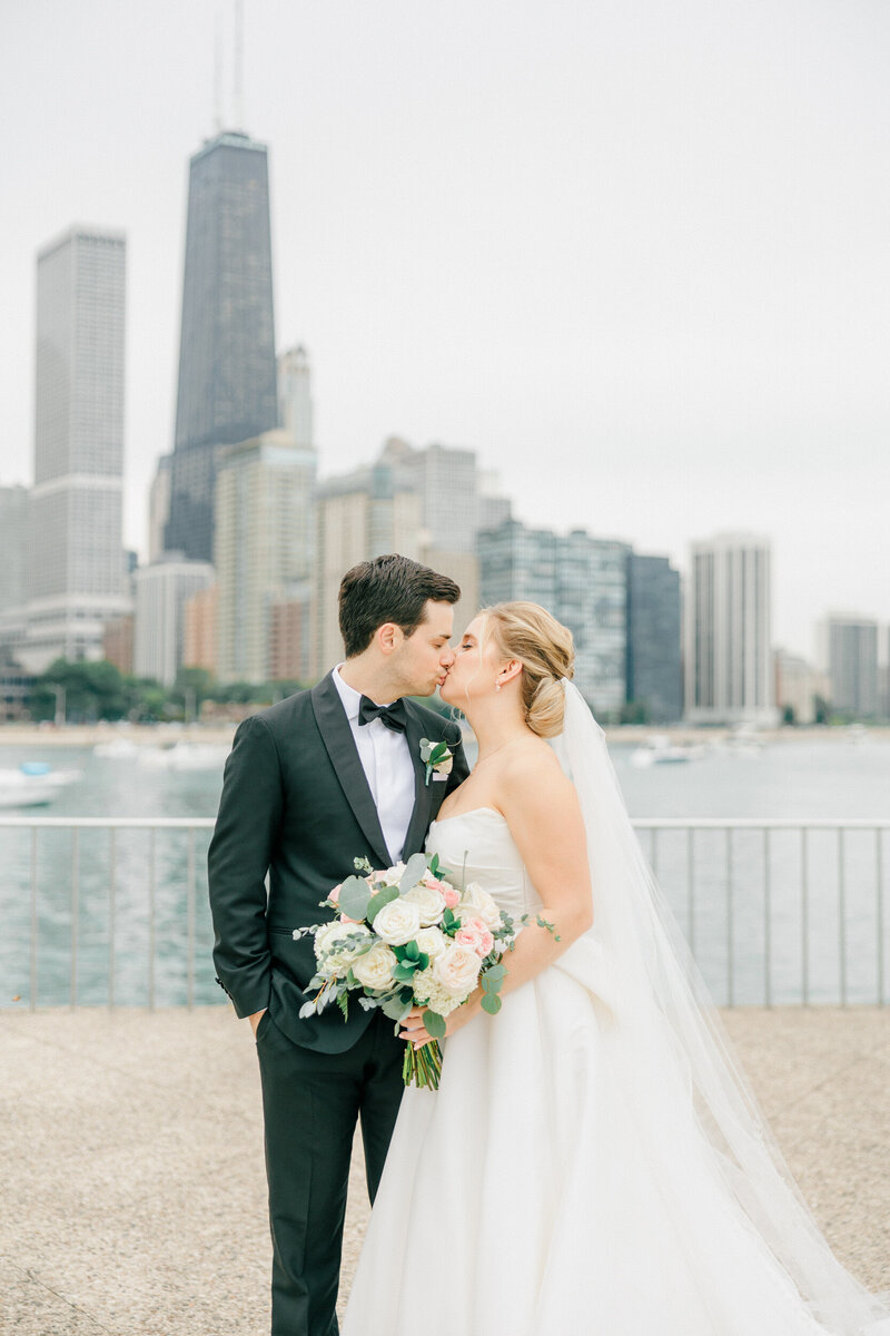 Lexi Benjamin Photography_An Elegant fall Chicago Wedding steeped in Chicago at The Rookery-42