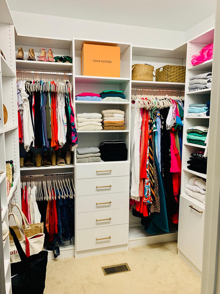 Discover 8 genius closet organization ideas to maximize space and keep your wardrobe perfectly organized.