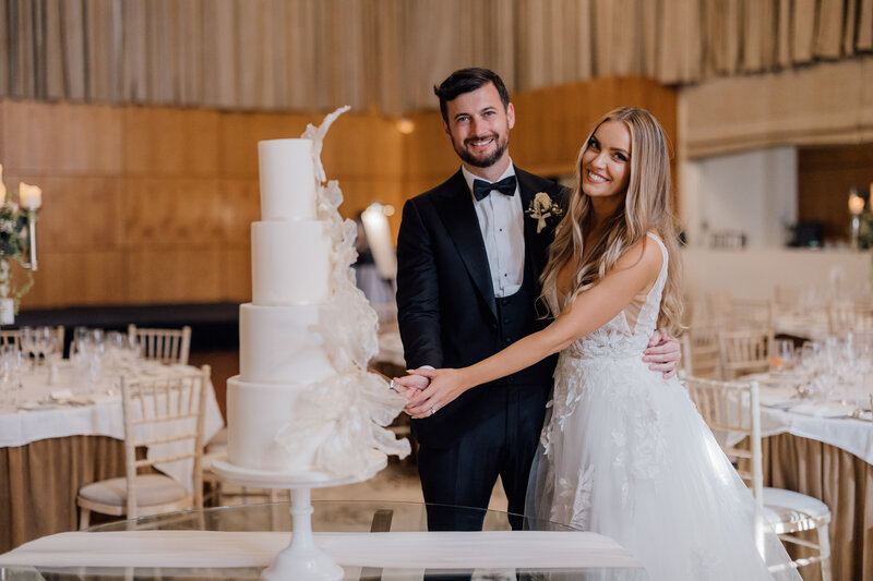bride-and-groom-cut-wedding-cake-casylemartyr