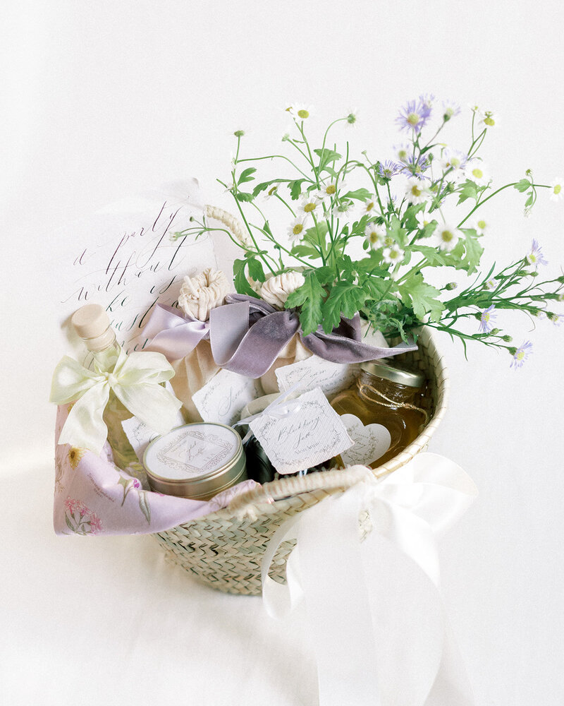 Wedding welcome basket with patisserie