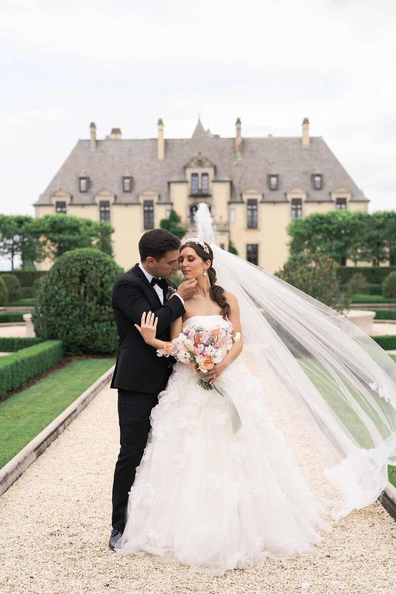 Houstons best photographers Swish and Click Photography couple kisses in outdoor garden at Oheka Castle