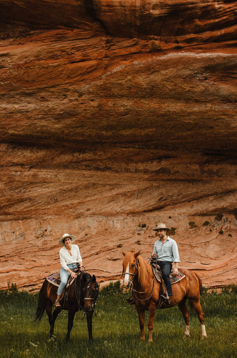 Utah Adventure Elopement_Kanab_UT_White Pocket and Peekaboo Slots_Cave Lakes Ranch Horses13
