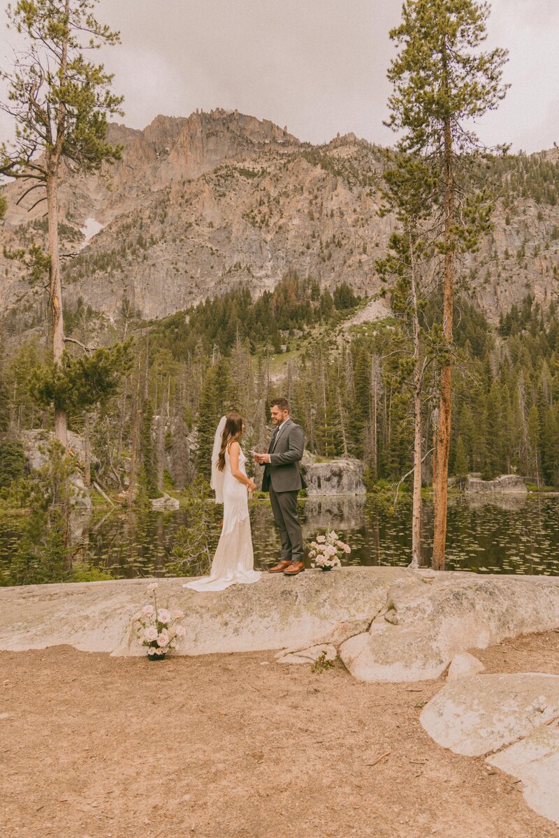 Stanley Idaho elopement Sawtooths Redfish boat-10