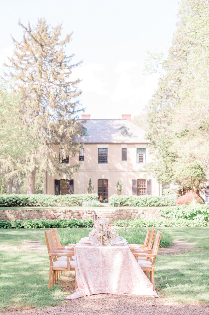 MA wedding table outside