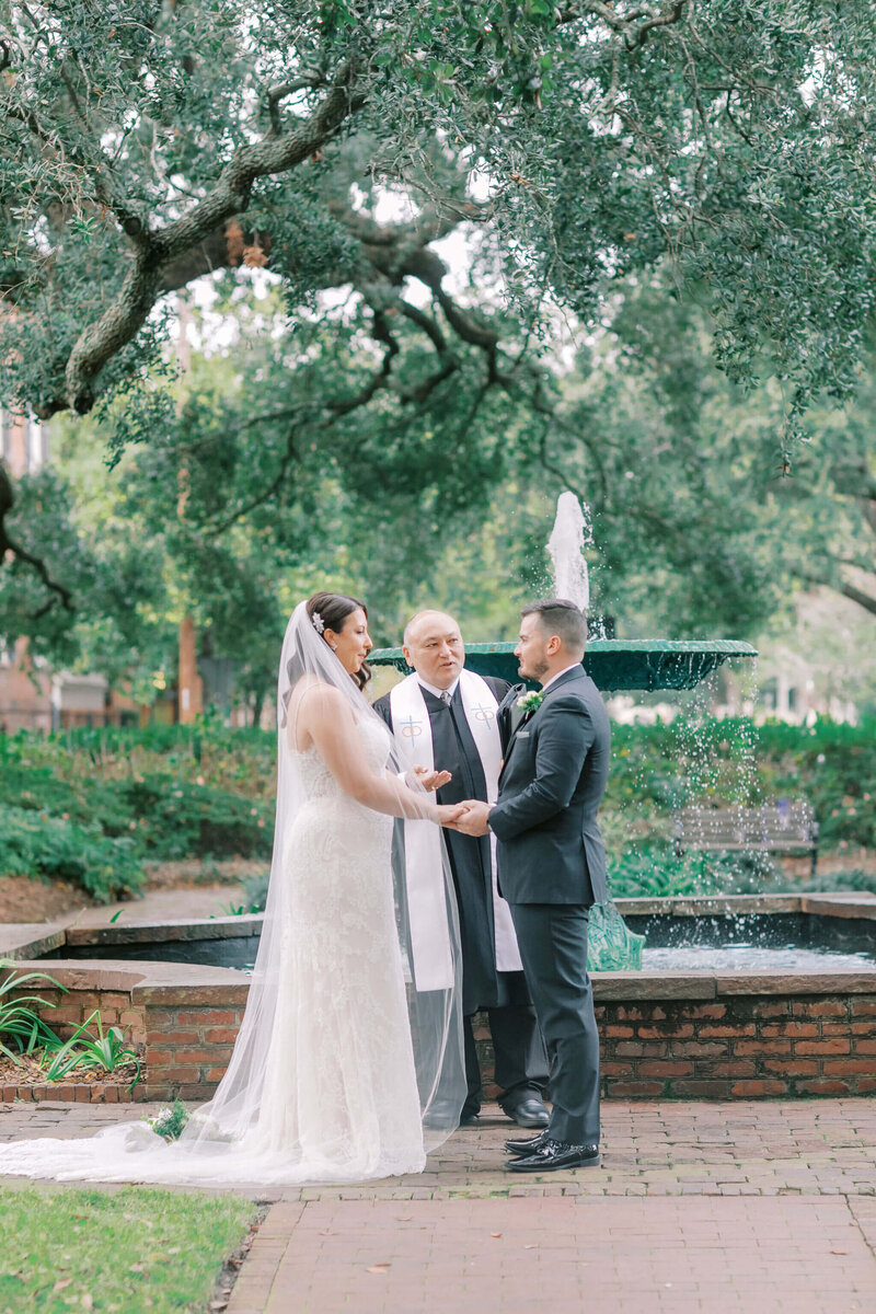 Savannah_Elopement_in_Columbia_Square0011