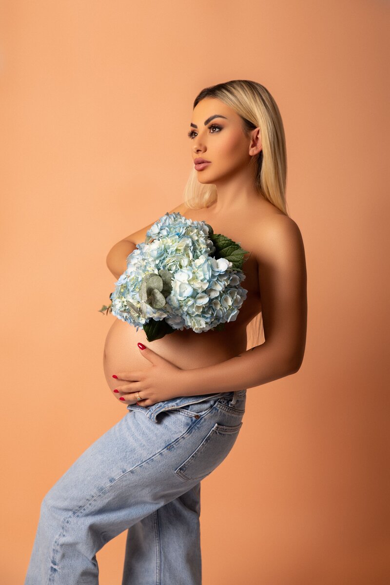 Alba Belli maternity photoshoot for Eni