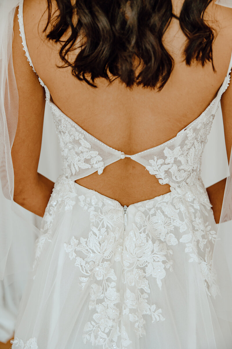 Glinda back detail