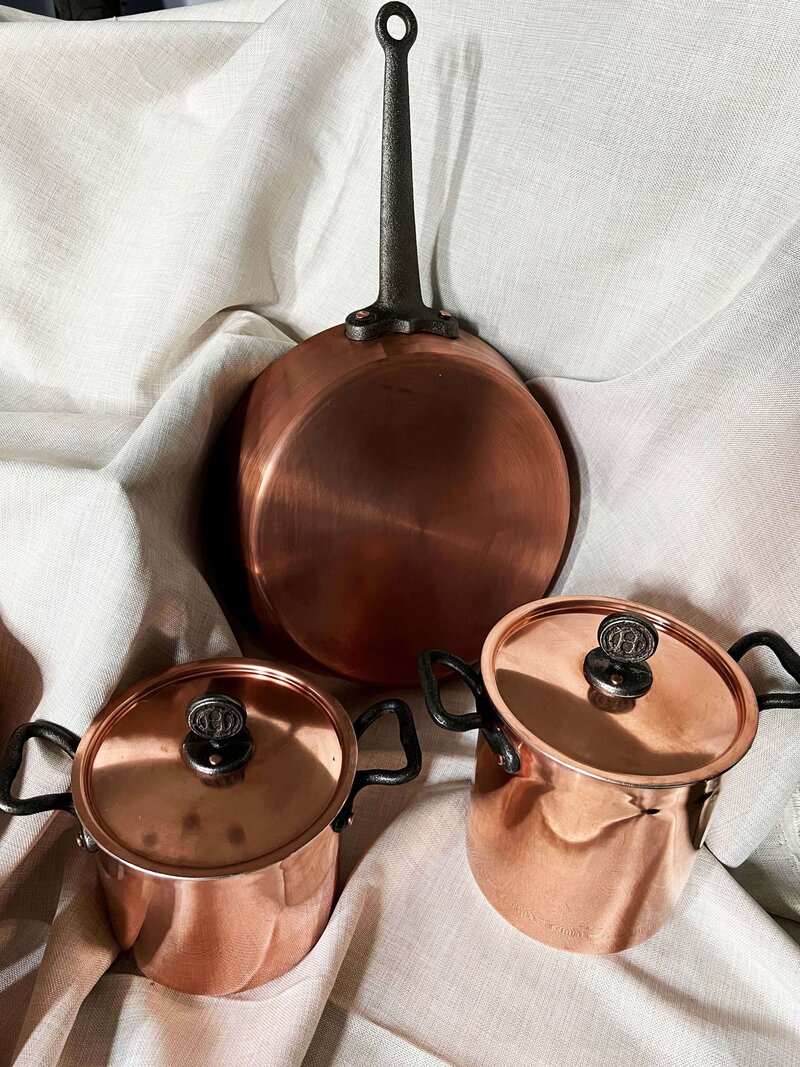 https://static.showit.co/800/KCbhd3euSLyDAeVf-nUYkA/166284/copper-cookwar-american-made-copper-skillet-copper-pots-house-copper.jpg