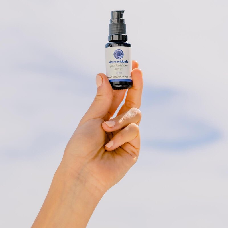1600x1600_dermaviduals_bespoke_Serum_hand