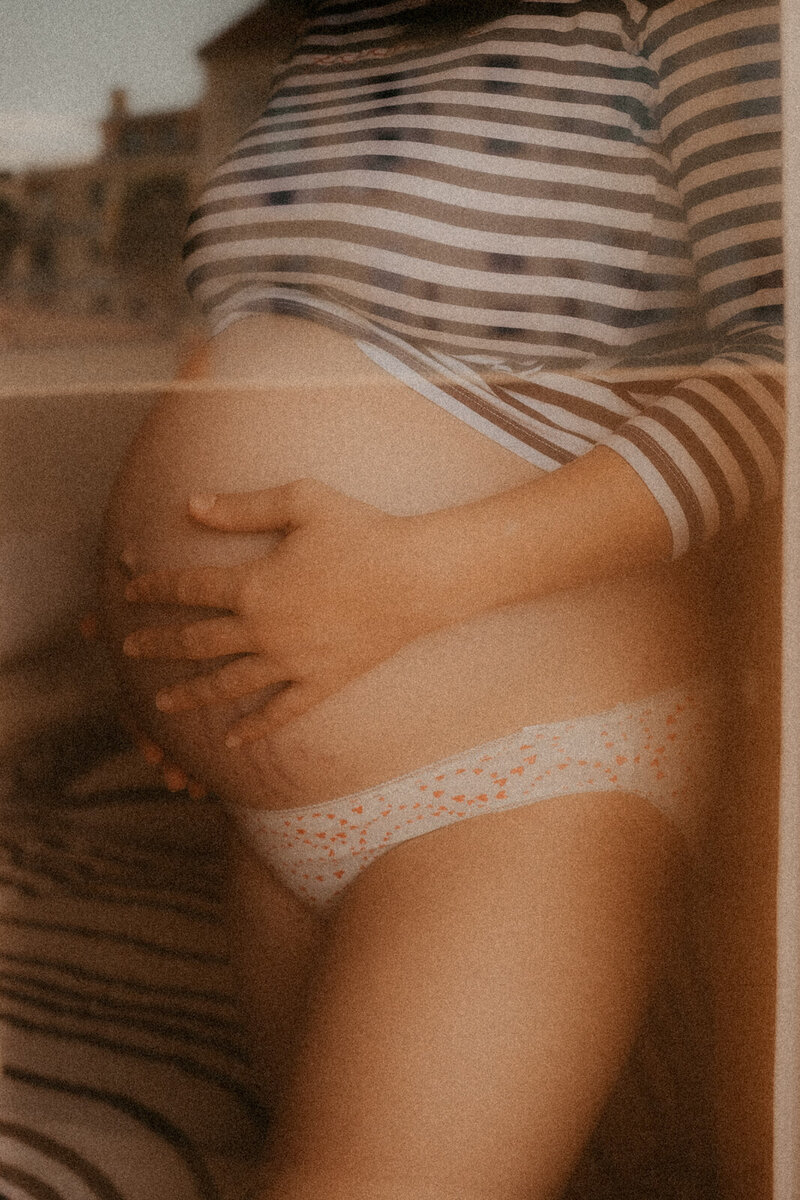 contactez une photographe alpes maritimes pour conserver un souvenir de votre grossesse