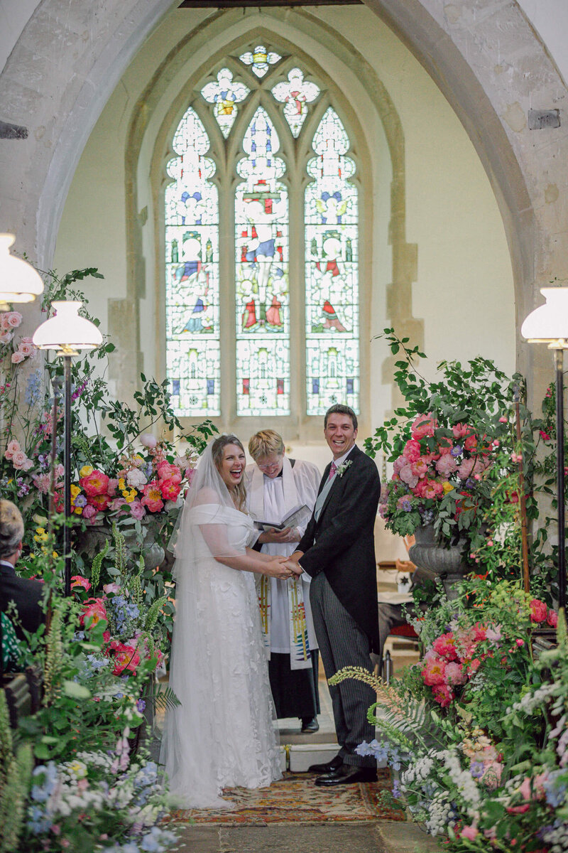 13 church-wedding-flowers